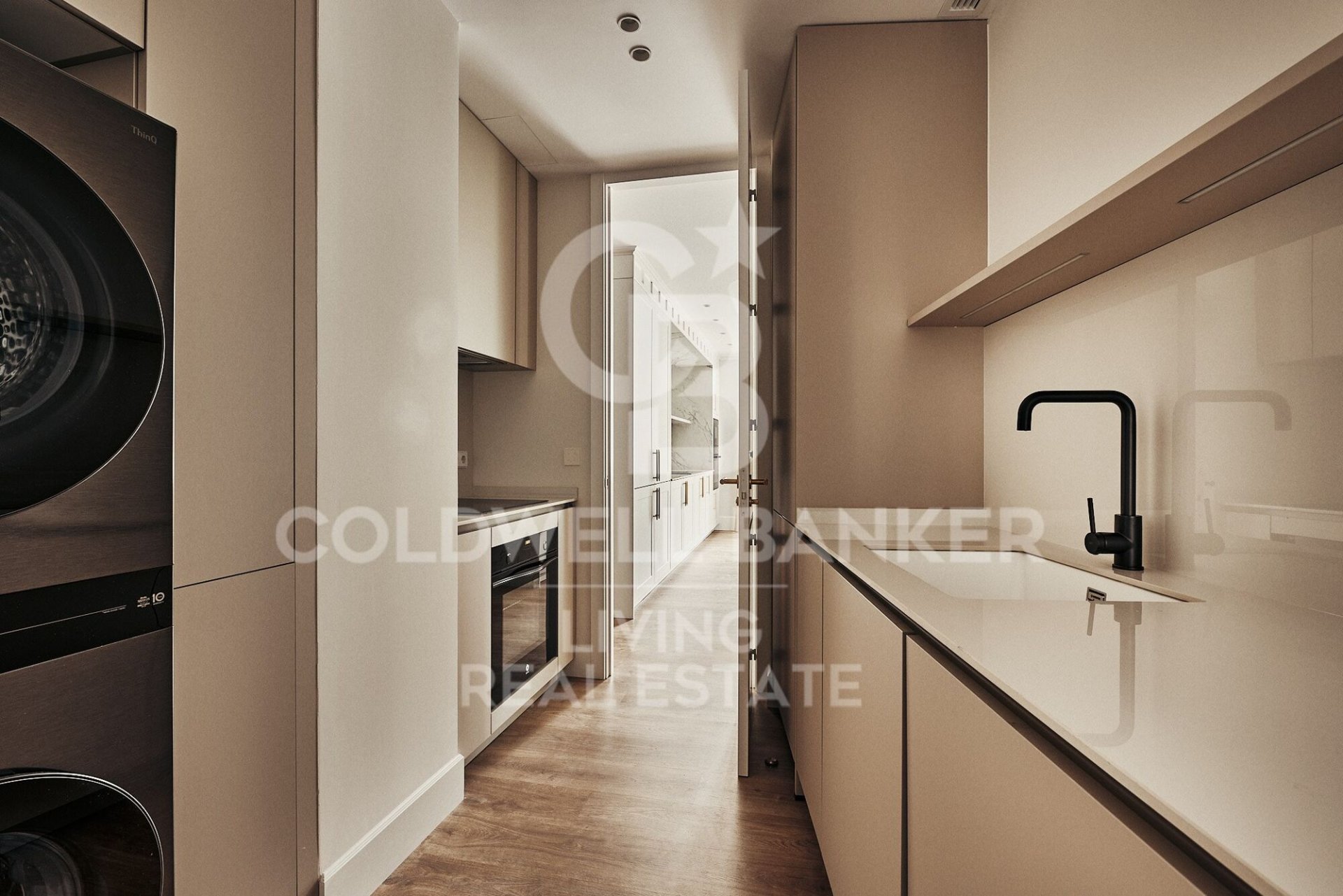 Dzīvoklis Madrid, Spānijā 5 istabas, 315 m2 Nr. 178605