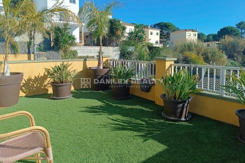 House à vendre à Lloret de Mar, Girona, Espagne, 5 chambres, 300 m2 No. 177169 - photo 4
