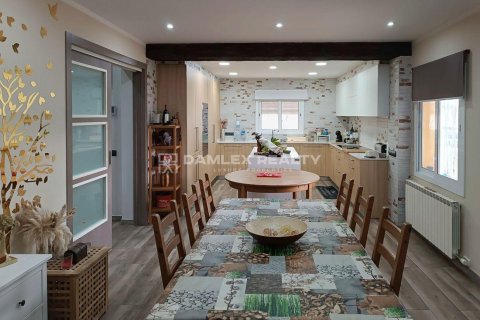 House à vendre à Lloret de Mar, Girona, Espagne, 5 chambres, 300 m2 No. 177169 - photo 6