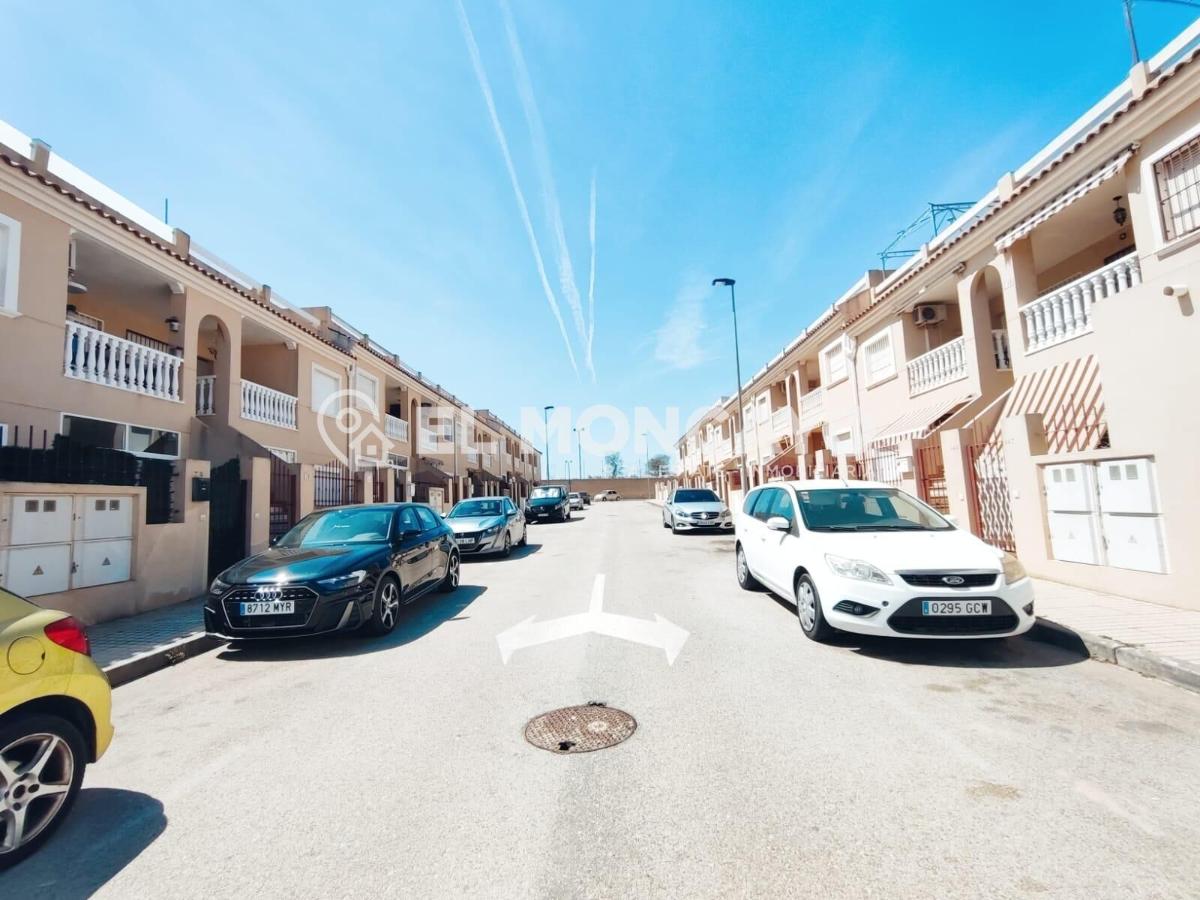 Bungalow à Orihuela, Alicante, Espagne 3 chambres, 68 m2 No. 183800