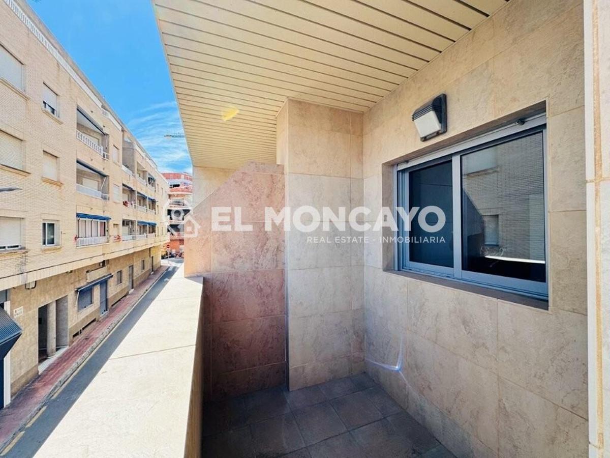 Apartamento en Torrevieja, Alicante, España 3 dormitorios, 90 m2 No. 183803