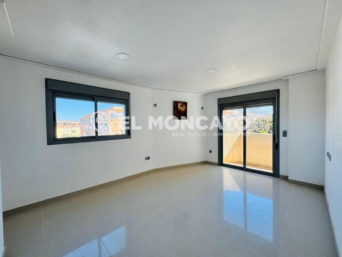 Apartamento en Torrevieja, Alicante, España 3 dormitorios, 90 m2 No. 183803