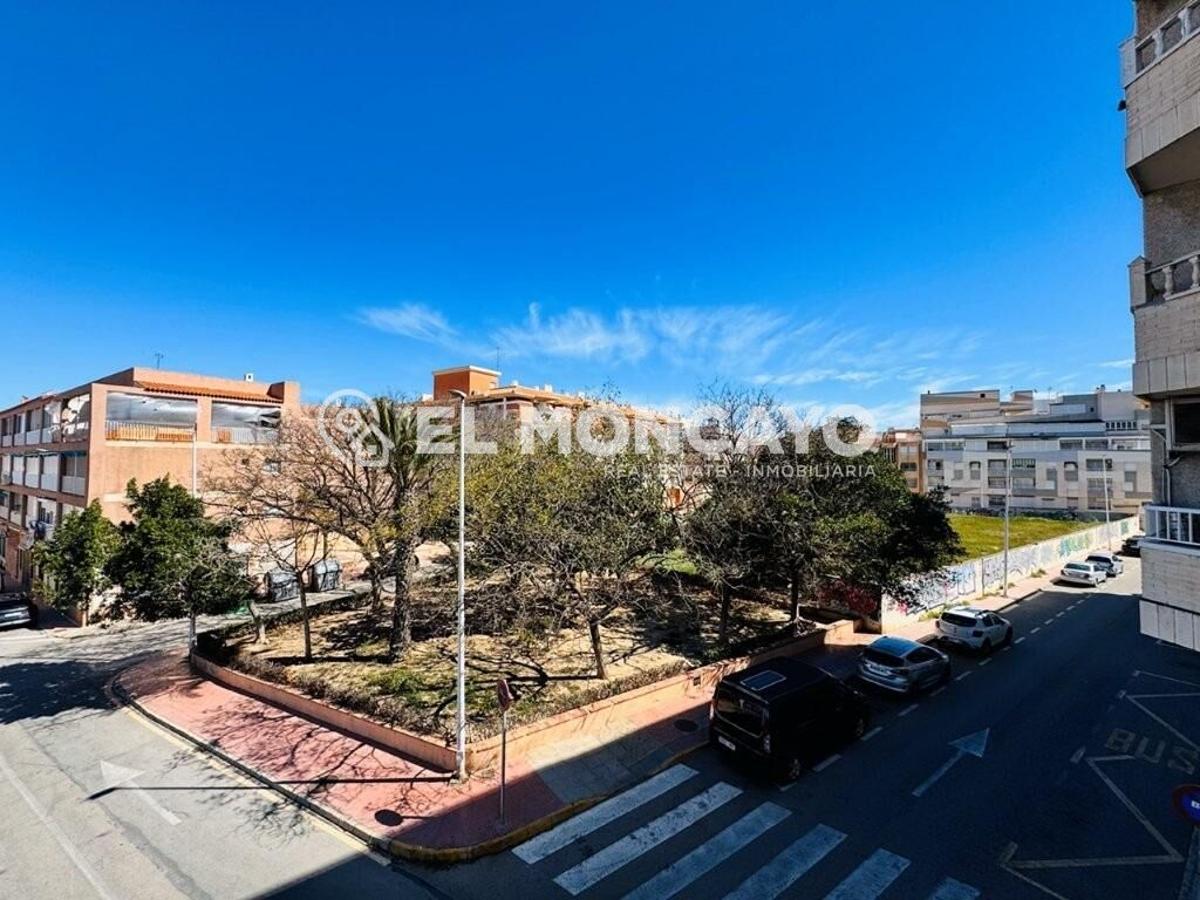 Apartamento en Torrevieja, Alicante, España 3 dormitorios, 90 m2 No. 183803