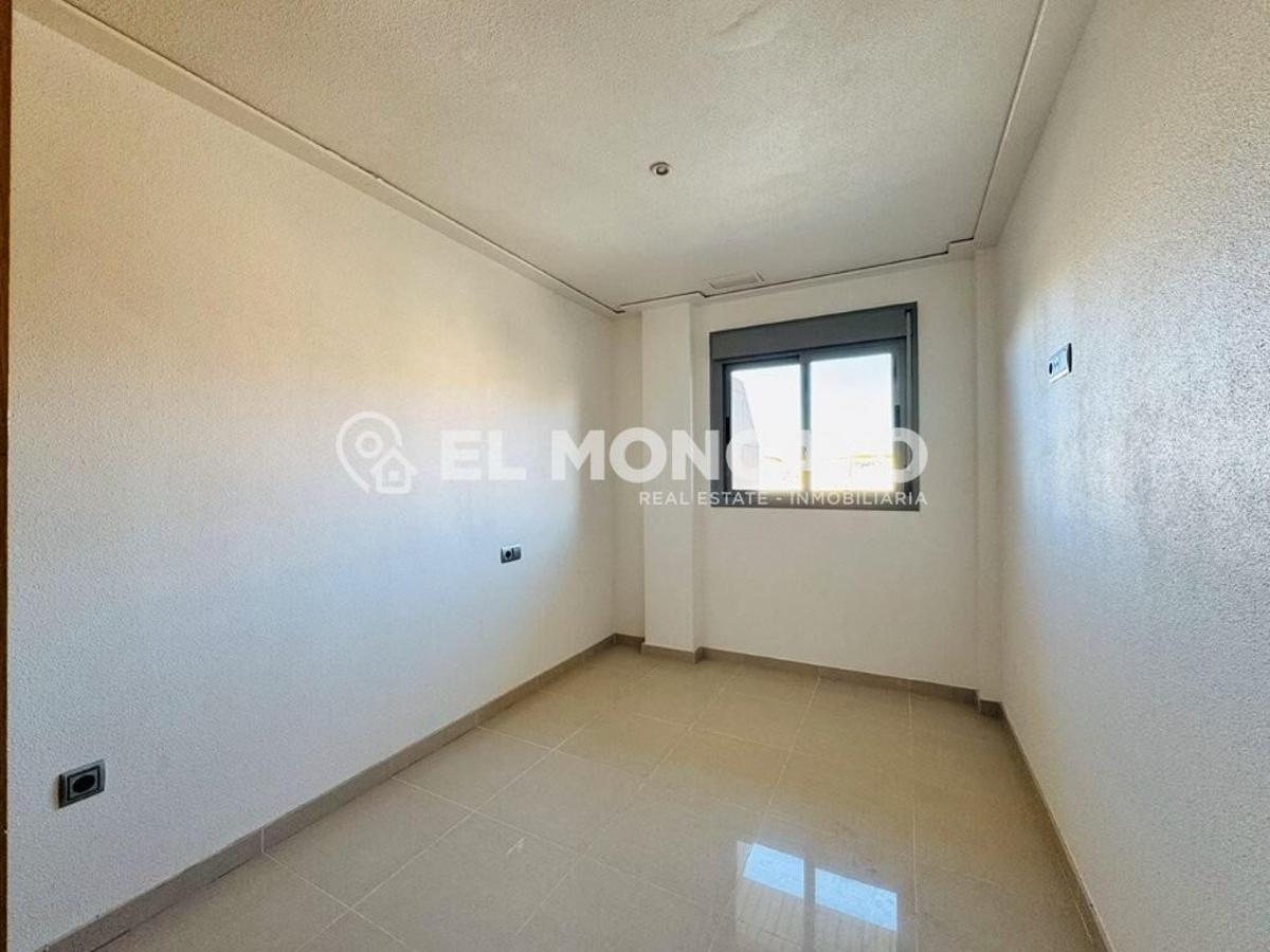 Apartamento en Torrevieja, Alicante, España 3 dormitorios, 90 m2 No. 183803