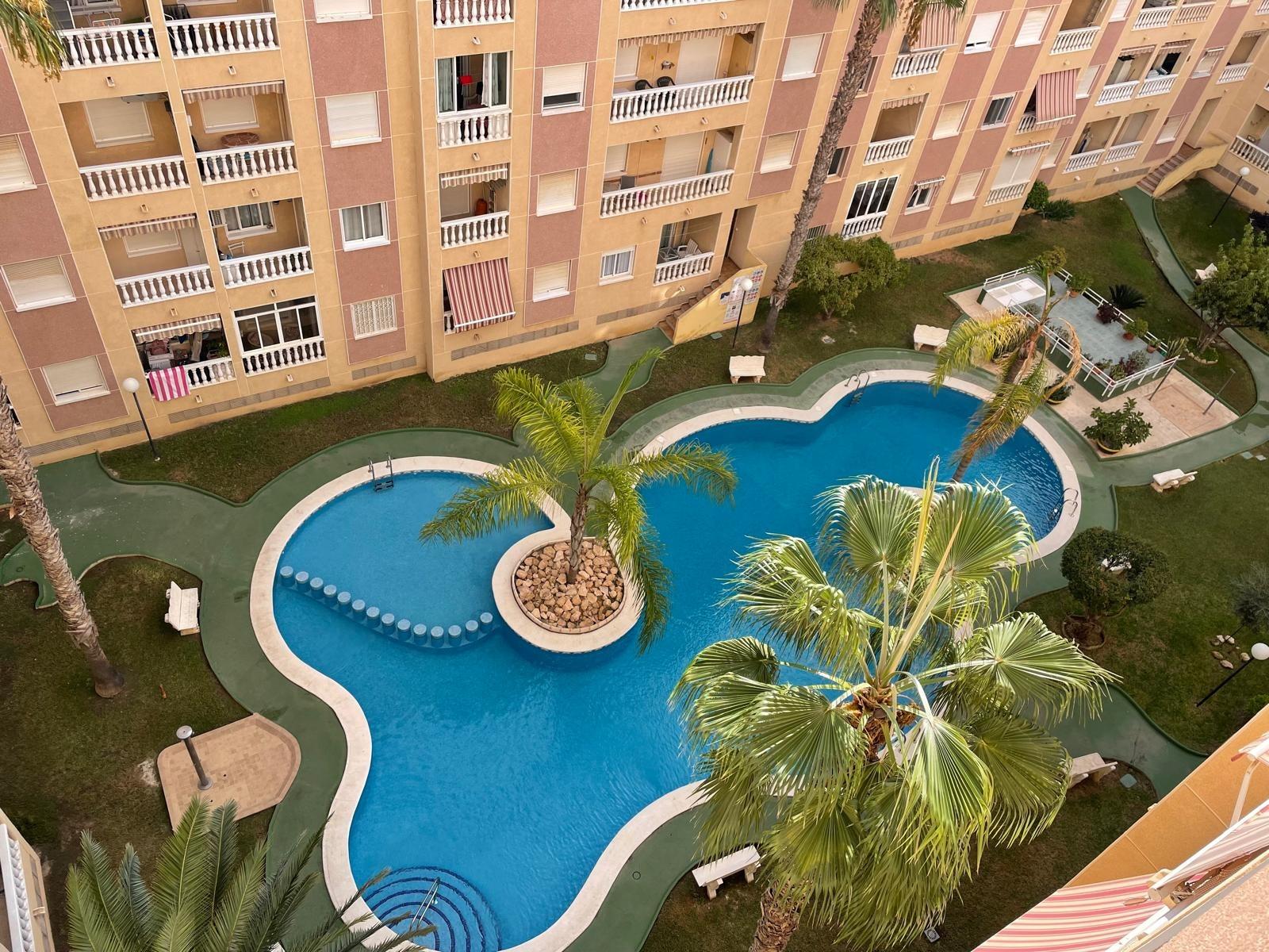 Apartment à Torrevieja, Alicante, Espagne 2 chambres, 56 m2 No. 182870