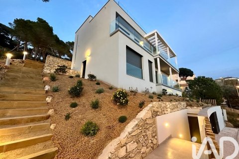 Talo Lloret de Mar, Girona, Espanja 4 makuuhuonetta, 333 m2 No. 173073
