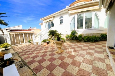 Villa for sale in Ciudad Quesada, Alicante, Spain 3 bedrooms, 212 sq.m. No. 189515 - photo 8