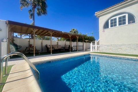 Villa for sale in La Marina, Alicante, Spain 5 bedrooms, 308 sq.m. No. 189517 - photo 12