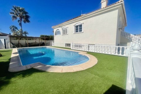 Villa for sale in La Marina, Alicante, Spain 5 bedrooms, 308 sq.m. No. 189517 - photo 24