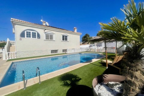 Villa in La Marina, Alicante, Spain 5 bedrooms, 308 sq.m. No. 189517