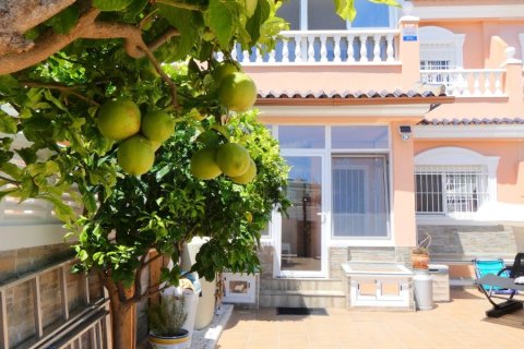 Tvåvåningslägenhet till salu i Gran Alacant, Alicante, Spanien 3 sovrum, 100 kvm. Nr. 143588 - foto 12