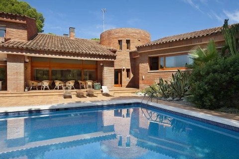 Сasa en venta en Gavà, Barcelona, España 6 dormitorios, No. 140851 - foto 3