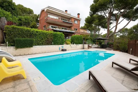 Продажа дома в Кастельдефельс, Барселона, Испания 6 спален,  №140852 - фото 1