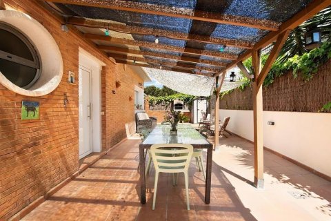 Продажа таухауса в Кастельдефельс, Барселона, Испания 4 спальни,  №140854 - фото 3