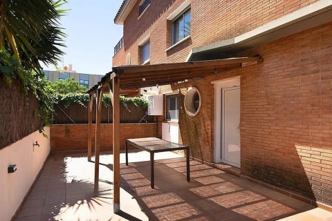 Продажа таухауса в Кастельдефельс, Барселона, Испания 4 спальни,  №140854 - фото 4