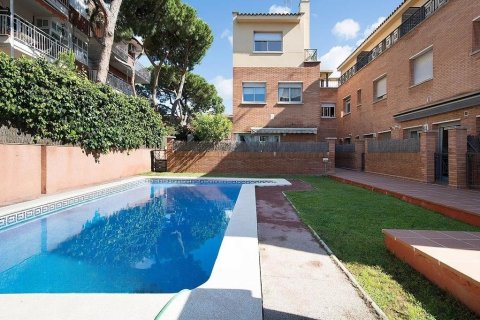 Townhouse à vendre à Castelldefels, Barcelona, Espagne, 4 chambres, No. 140853 - photo 2