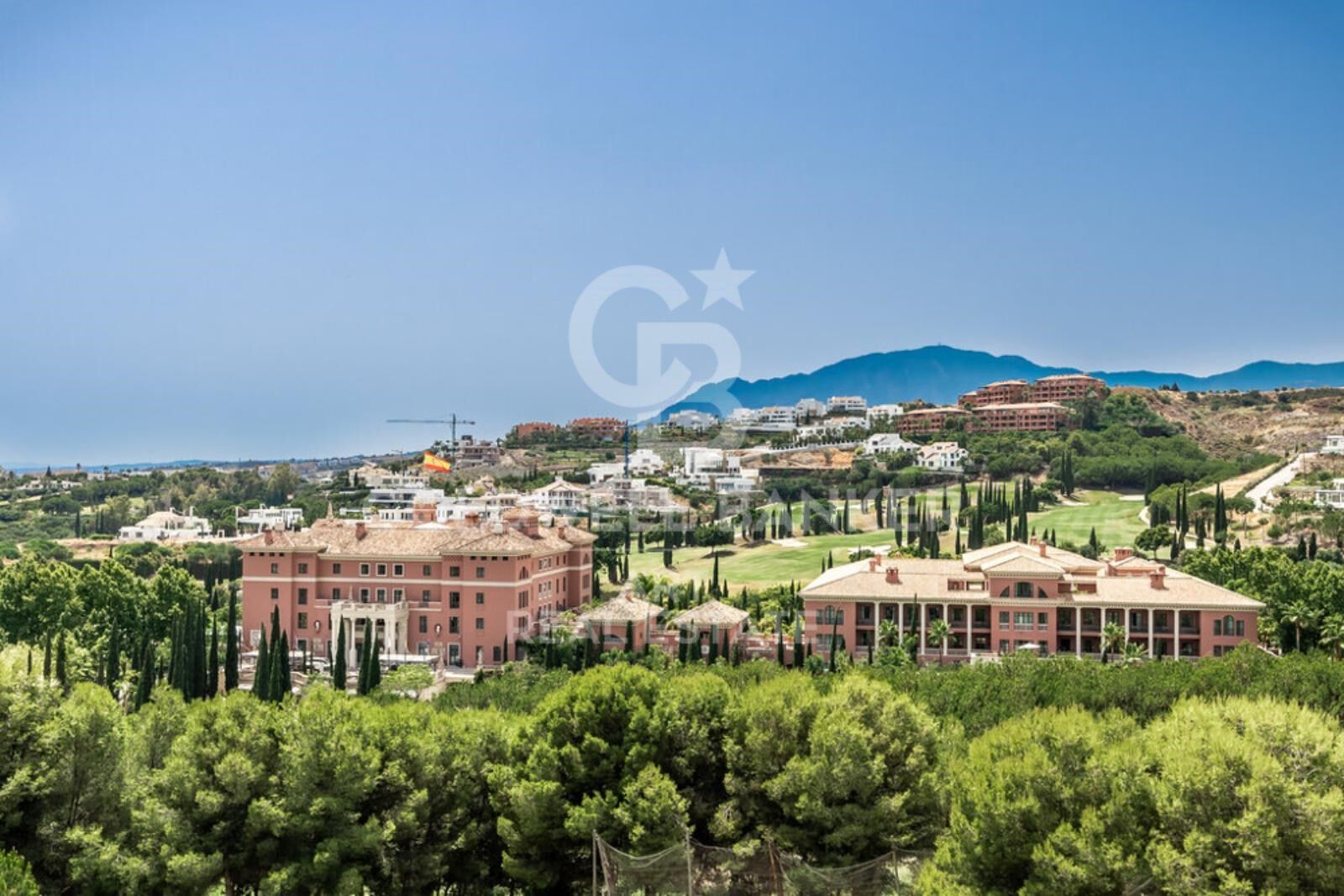 Villa i Benahavis, Malaga, Spanien 4 sovrum, 464 kvm. Nr. 158591