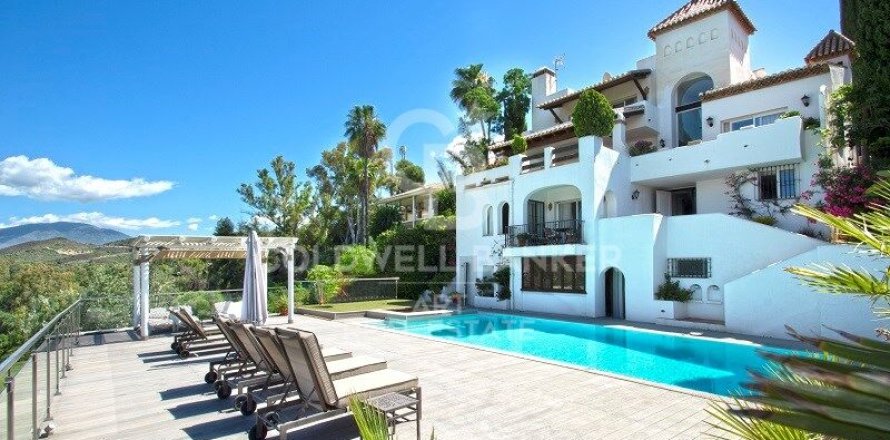 Villa a Marbella, Malaga, Spagna 5 camere da letto, 400 mq. N° 158594