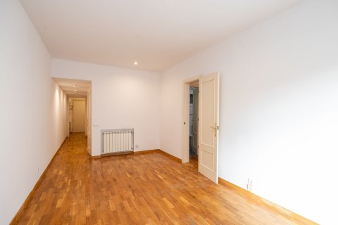 Lägenhet till salu i Barcelona, Spanien 3 sovrum, 79 kvm. Nr. 160786 - foto 7