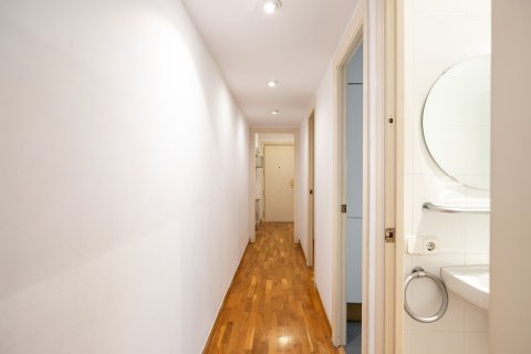 Lägenhet till salu i Barcelona, Spanien 3 sovrum, 79 kvm. Nr. 160786 - foto 25