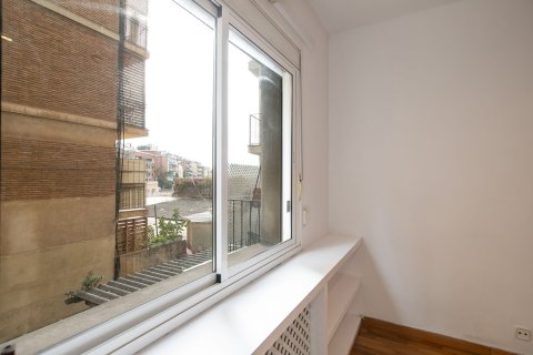 Lägenhet till salu i Barcelona, Spanien 3 sovrum, 79 kvm. Nr. 160786 - foto 4