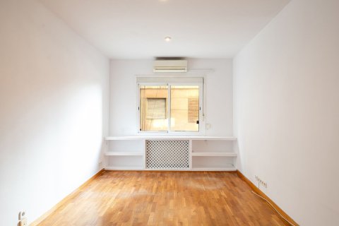 Lägenhet till salu i Barcelona, Spanien 3 sovrum, 79 kvm. Nr. 160786 - foto 5