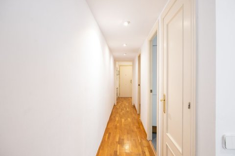 Lägenhet till salu i Barcelona, Spanien 3 sovrum, 79 kvm. Nr. 160786 - foto 15