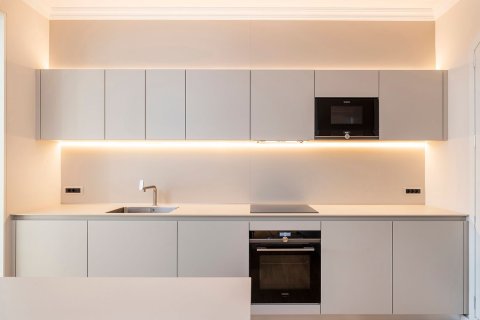 Lägenhet till salu i Barcelona, Spanien 3 sovrum, 183 kvm. Nr. 160774 - foto 18