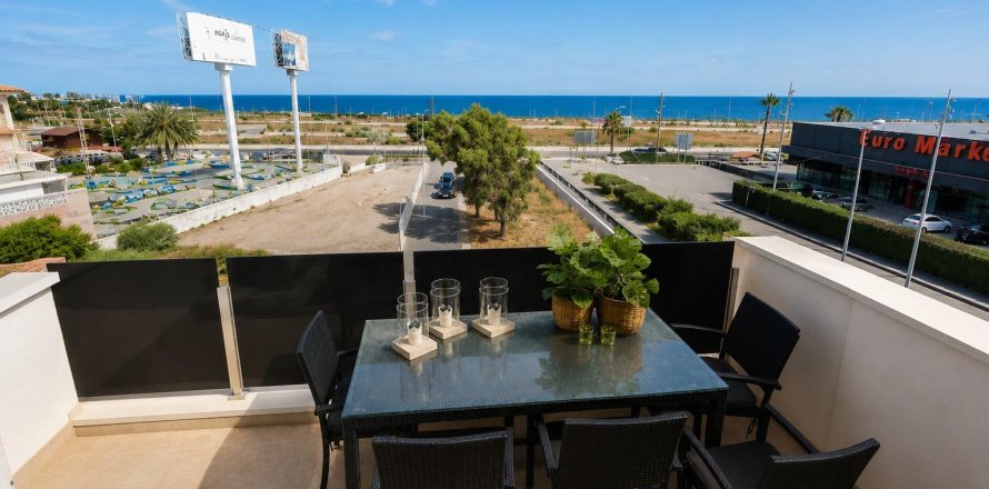 Apartment à Torrevieja, Alicante, Espagne 3 chambres, 116 m2 No. 193015