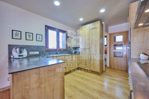 House for sale in Girona, Spain 4 bedrooms, 330 sq.m. No. 156912 - photo 14