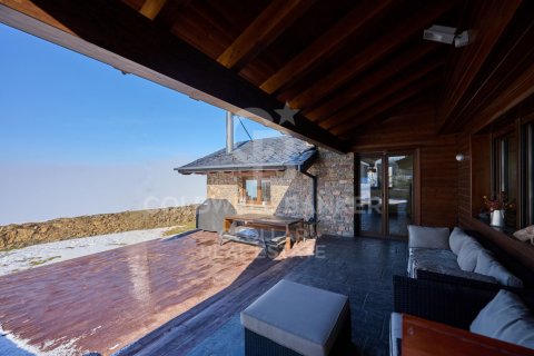 House for sale in Girona, Spain 4 bedrooms, 330 sq.m. No. 156912 - photo 9