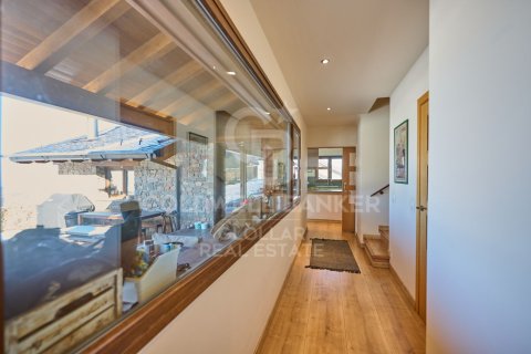 House for sale in Girona, Spain 4 bedrooms, 330 sq.m. No. 156912 - photo 5