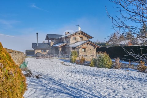 House for sale in Girona, Spain 4 bedrooms, 330 sq.m. No. 156912 - photo 3