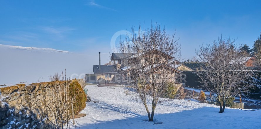 House in Girona, Spain 4 bedrooms, 330 sq.m. No. 156912