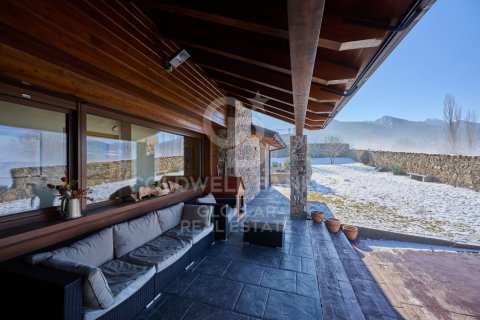 House for sale in Girona, Spain 4 bedrooms, 330 sq.m. No. 156912 - photo 11