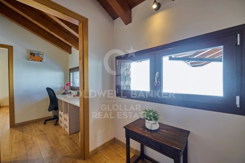 House for sale in Girona, Spain 4 bedrooms, 330 sq.m. No. 156912 - photo 25