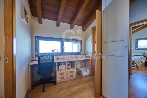 House for sale in Girona, Spain 4 bedrooms, 330 sq.m. No. 156912 - photo 27