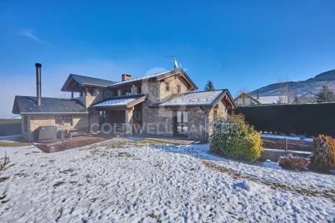 House for sale in Girona, Spain 4 bedrooms, 330 sq.m. No. 156912 - photo 4