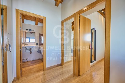 House for sale in Girona, Spain 4 bedrooms, 330 sq.m. No. 156912 - photo 27