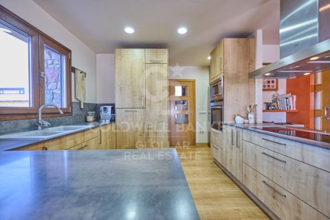 House for sale in Girona, Spain 4 bedrooms, 330 sq.m. No. 156912 - photo 13