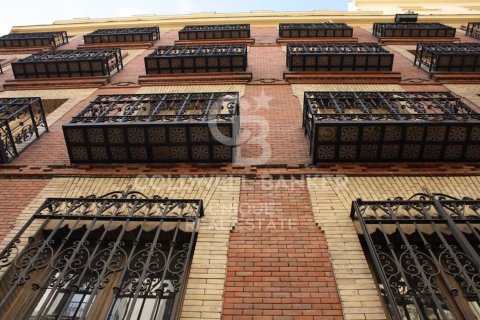 Apartamento en venta en Madrid, España 3 dormitorios, 245 m2 No. 156910 - foto 2