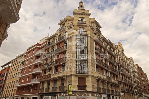 Apartamento en Madrid, España 3 dormitorios, 245 m2 No. 156910