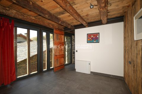 Villa till salu i Principado De Andorra (Ninguna Poblacion Tiene C.P.), Lleida, Spanien 4 sovrum, 320 kvm. Nr. 156916 - foto 19