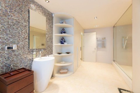 Сasa en venta en Peralada, Gerona, España 5 dormitorios, No. 141317 - foto 19