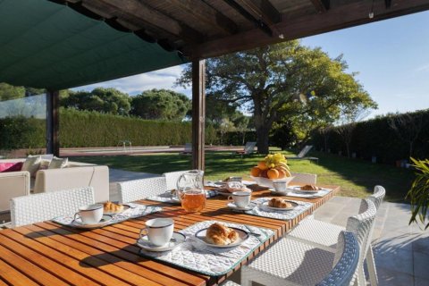 Сasa en venta en Peralada, Gerona, España 5 dormitorios, No. 141317 - foto 2