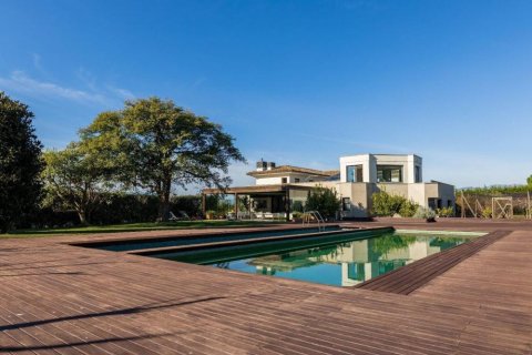 Сasa en venta en Peralada, Gerona, España 5 dormitorios, No. 141317 - foto 1