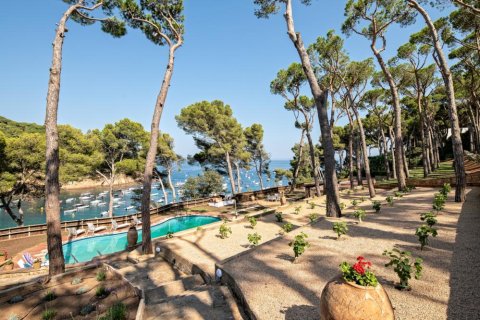 House for rent in Tamariu, Girona, Spain 8 bedrooms,  No. 141314 - photo 1