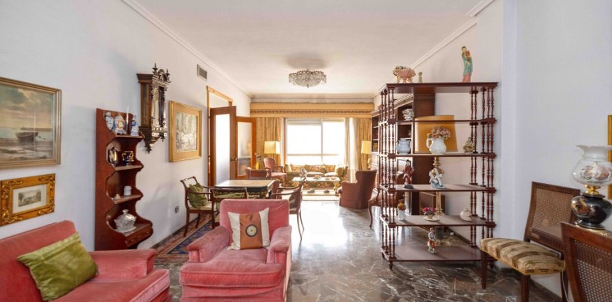 Dzīvoklis Sevilla, Seville, Spānijā 5 istabas, 262 m2 Nr. 113688