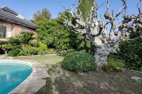 Сasa en venta en Barcelona, España 10 dormitorios, No. 141235 - foto 5