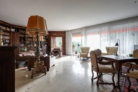 Сasa en venta en Barcelona, España 10 dormitorios, No. 141235 - foto 7